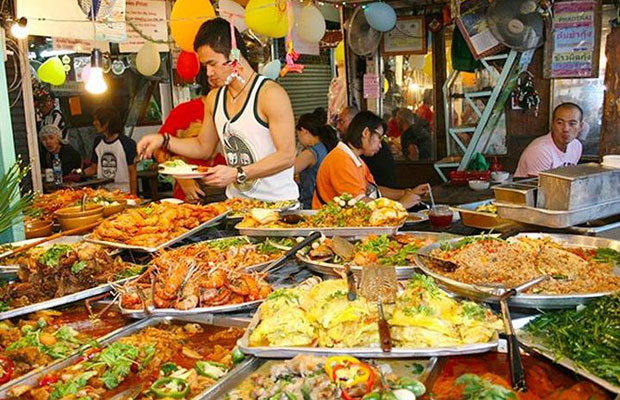 Phnom Penh Food Tour at Night